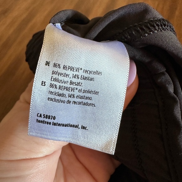 Tentree Women's Recycled Polyester Sport Shorts InMotion Short black size large - Picture 5 of 10